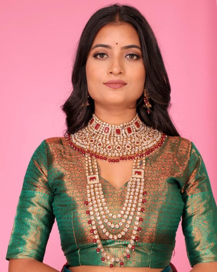 Women Floral Woven Banarasi Saree with Contrast Border - Image 6