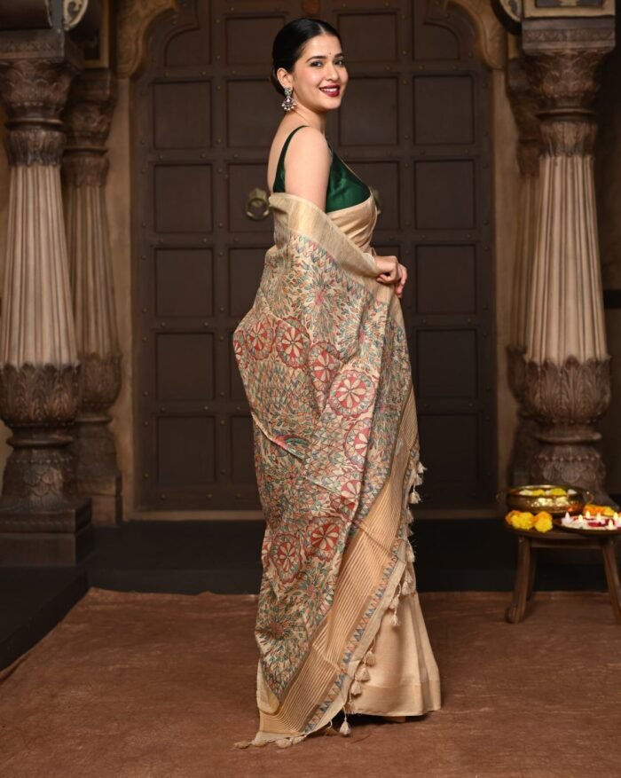 Women Handloom Cotton Silk Saree with Golden Border - Image 3
