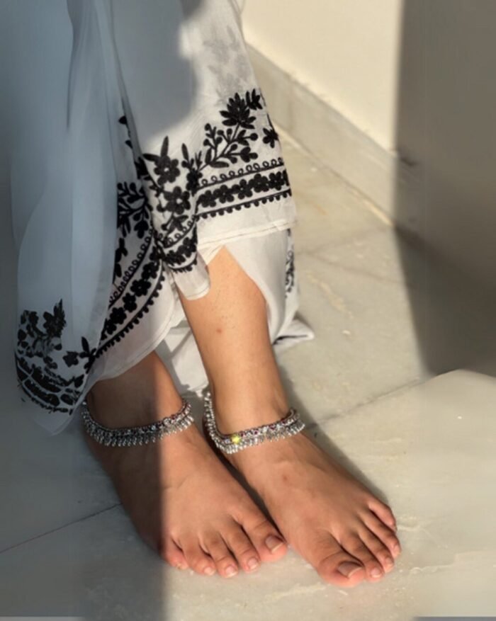 Women Embroidery Traditional Saree With Blouse - Image 2
